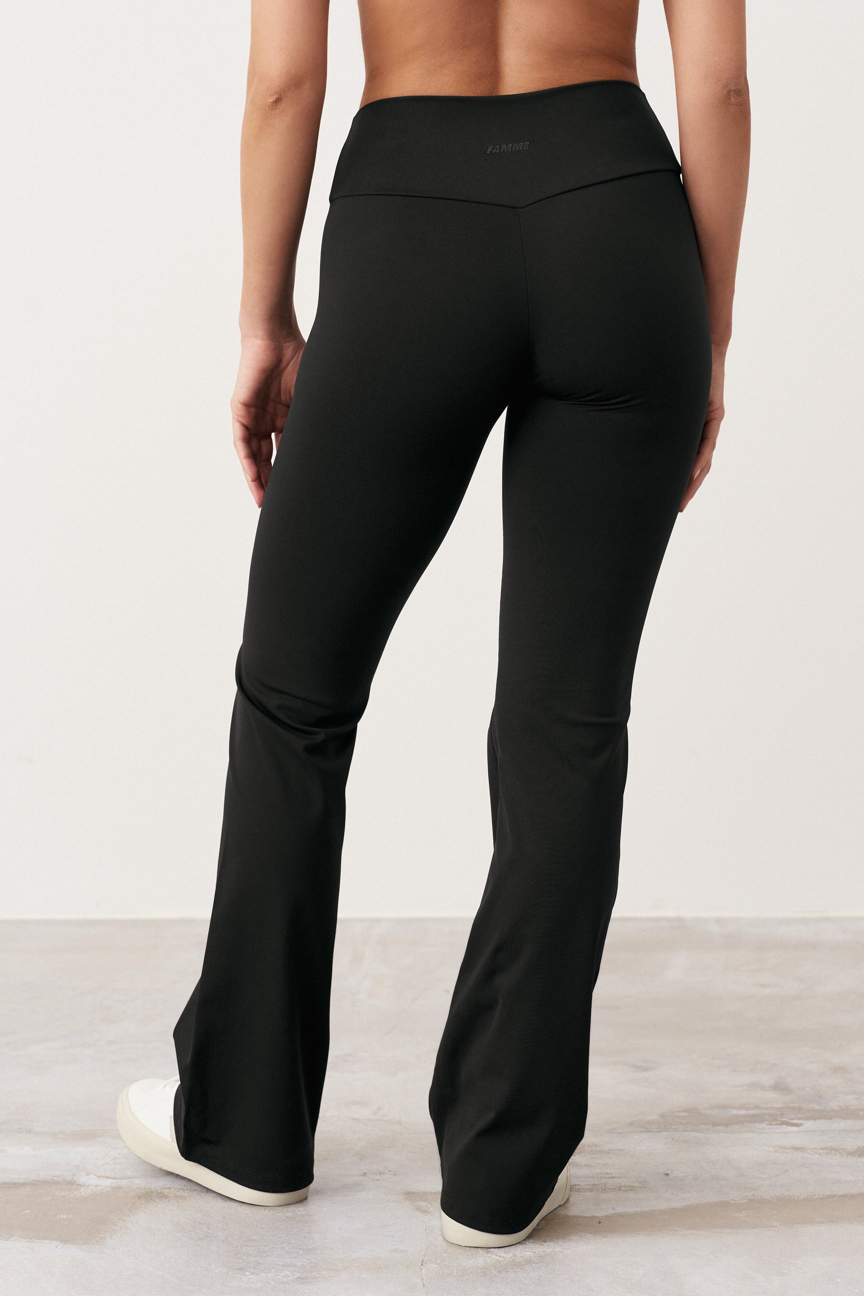 Signature Flared Leggings - for dame - Famme - Leggings